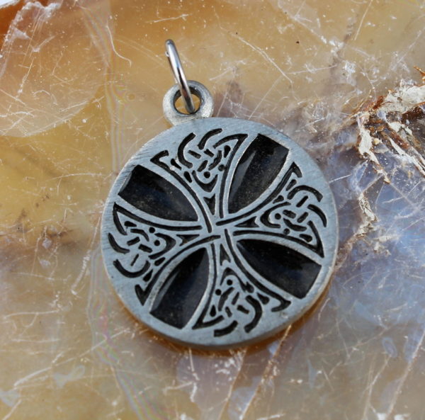 médaillon croix Celtique